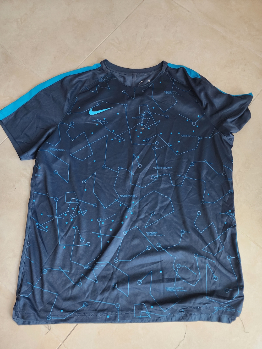 Nike Men's Short Sleeve Tee - Navy Blue with Light Blue Accents